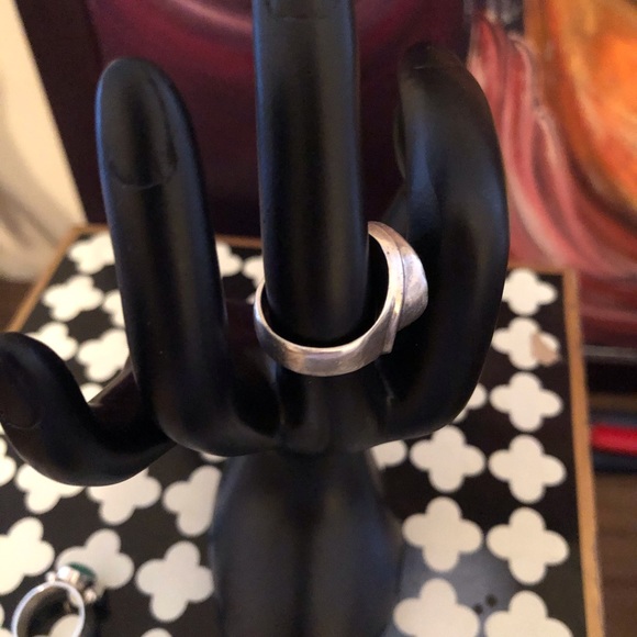 Unique Green Stone Ring - Picture 3 of 7